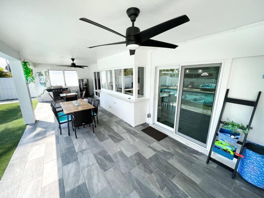 Luxurious & Modern Open Floor Plan Heated Pool Villa Hollywood Exterior photo