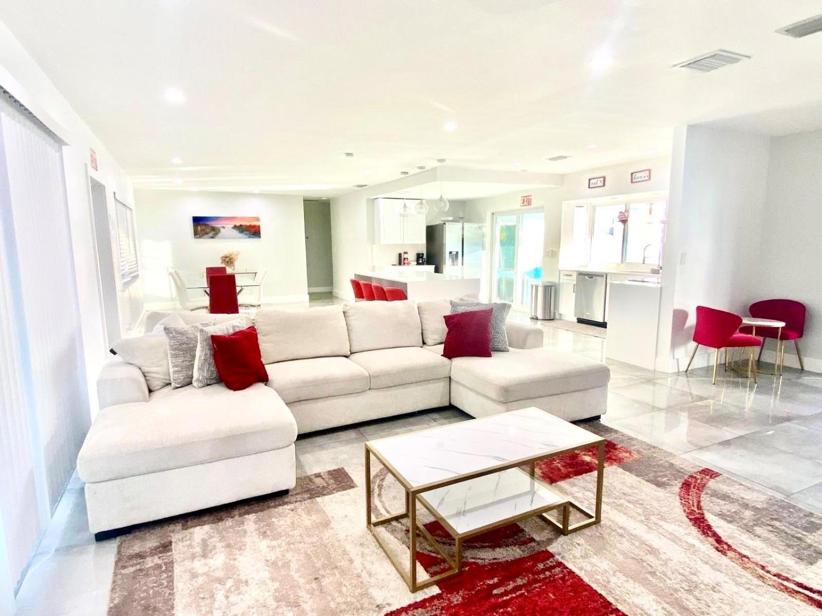 Luxurious & Modern Open Floor Plan Heated Pool Villa Hollywood Exterior photo